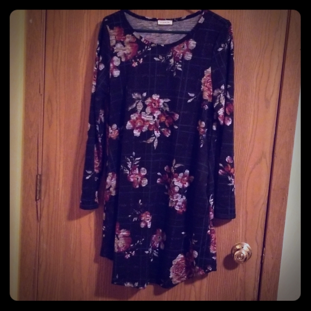 Womens size medium casual dress.